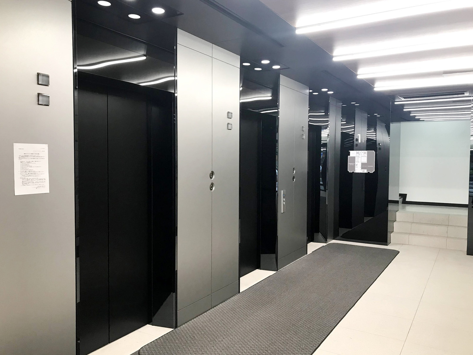 エレベーター(3基)