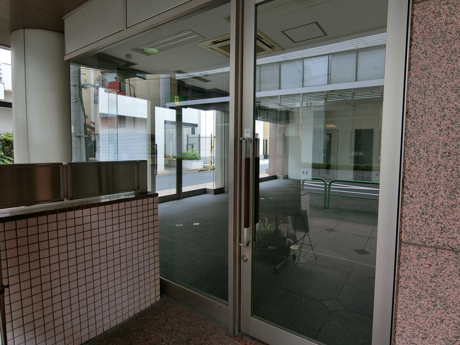 1階テナントの様子