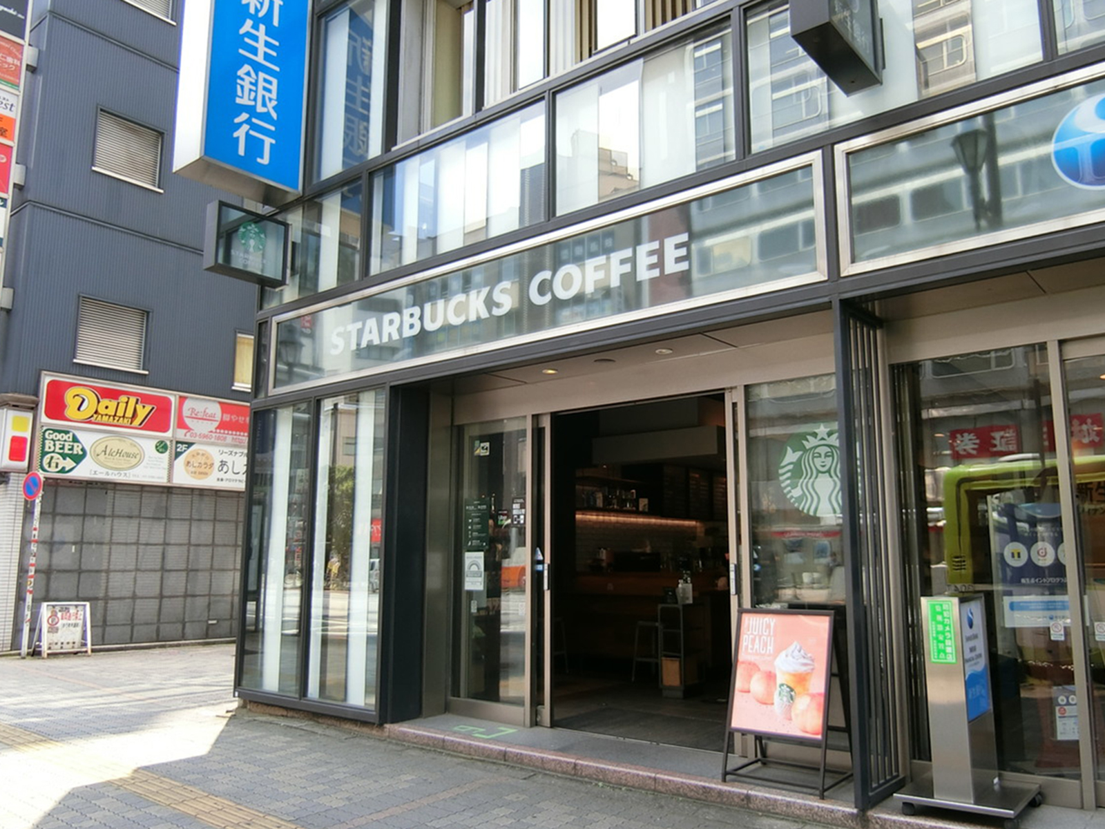 1階のスターバックスコーヒー