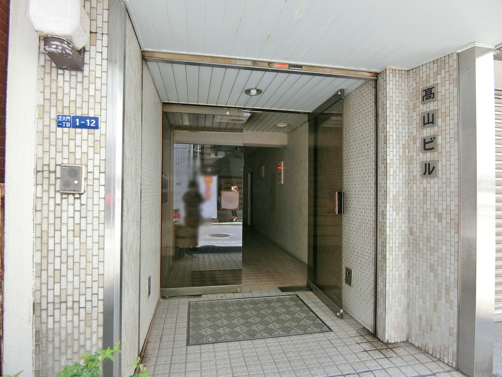 オフィスビル出入り口