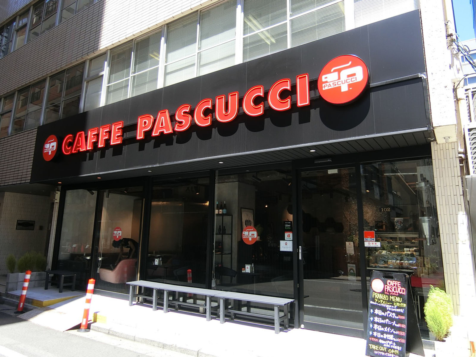 1階の飲食店の様子