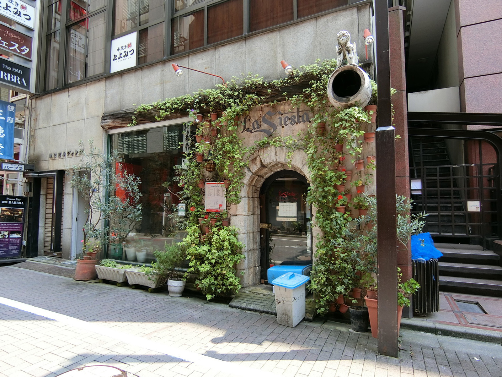 1階の飲食店