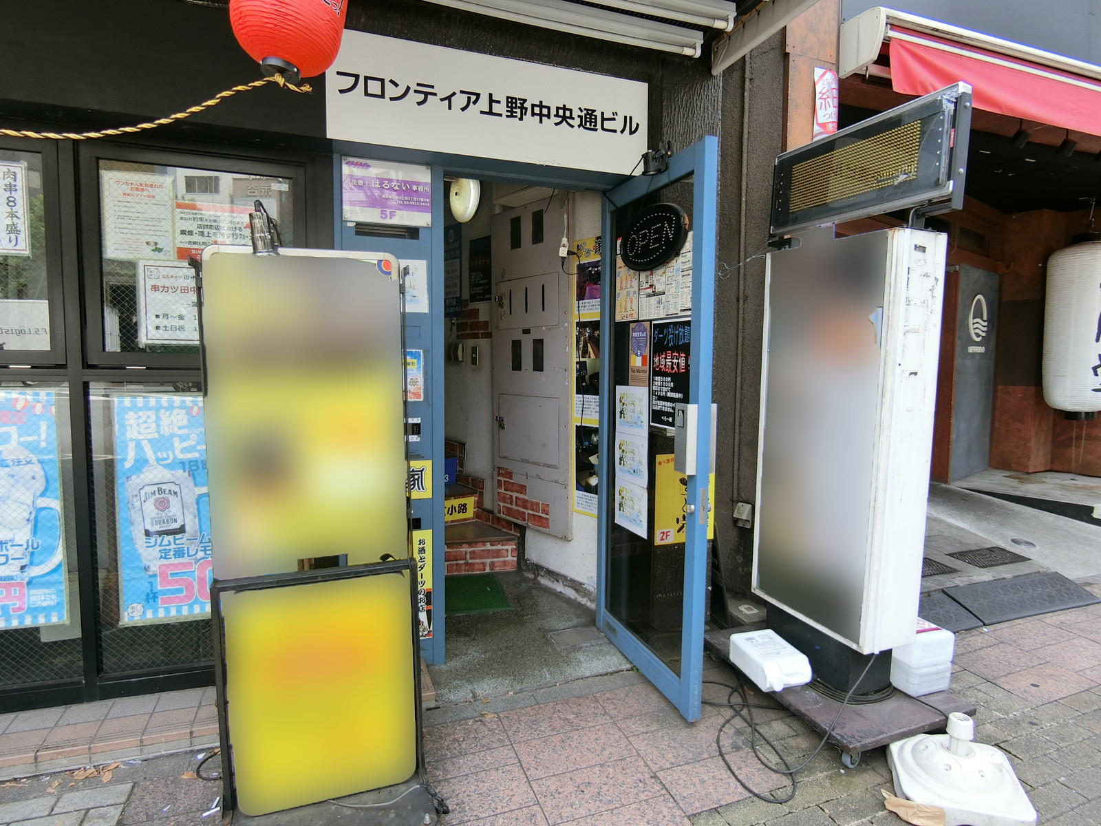 オフィスビル出入口