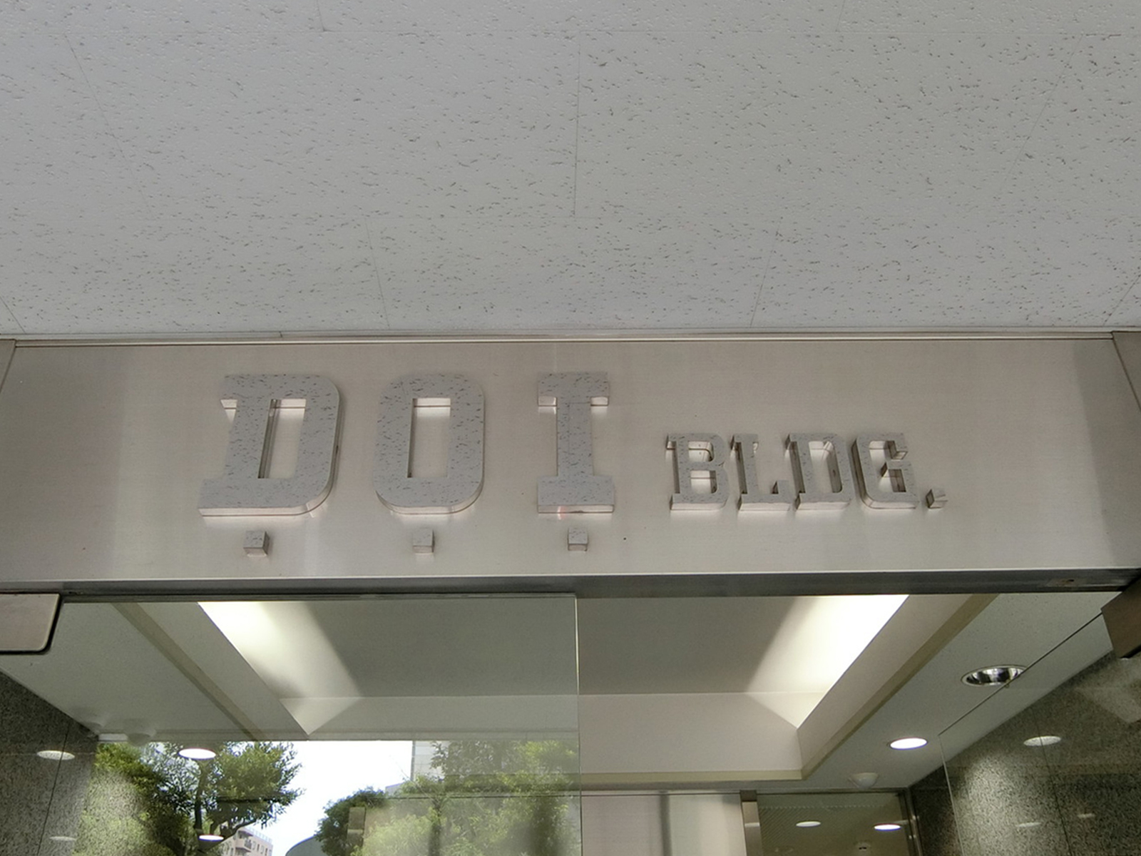 ネームプレート：新大阪DOIビル