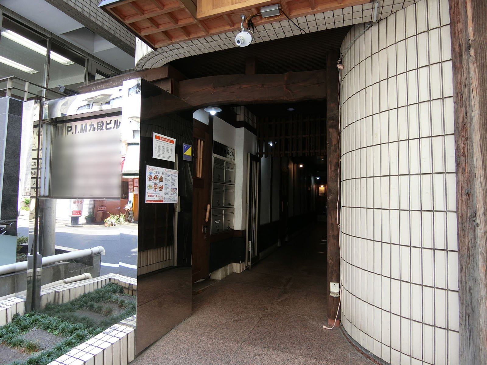 オフィスビル出入口