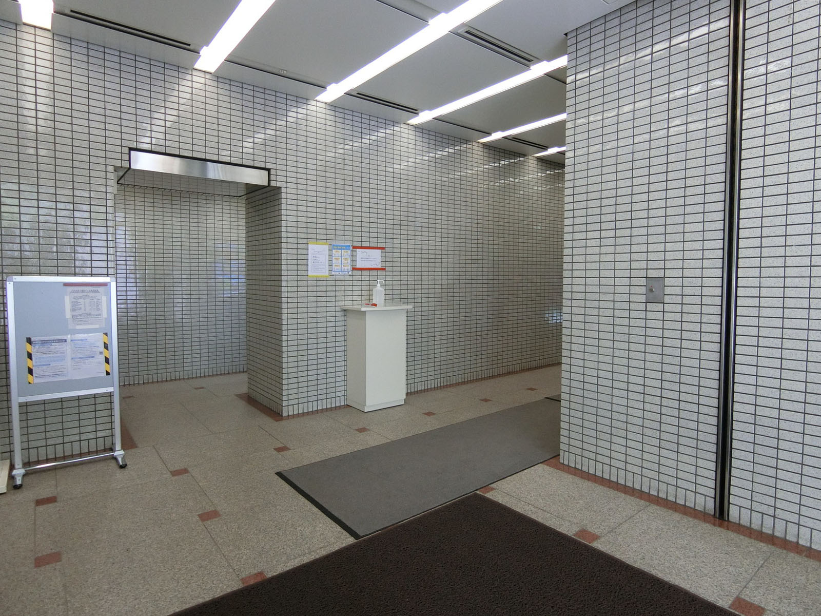 エントランス内部