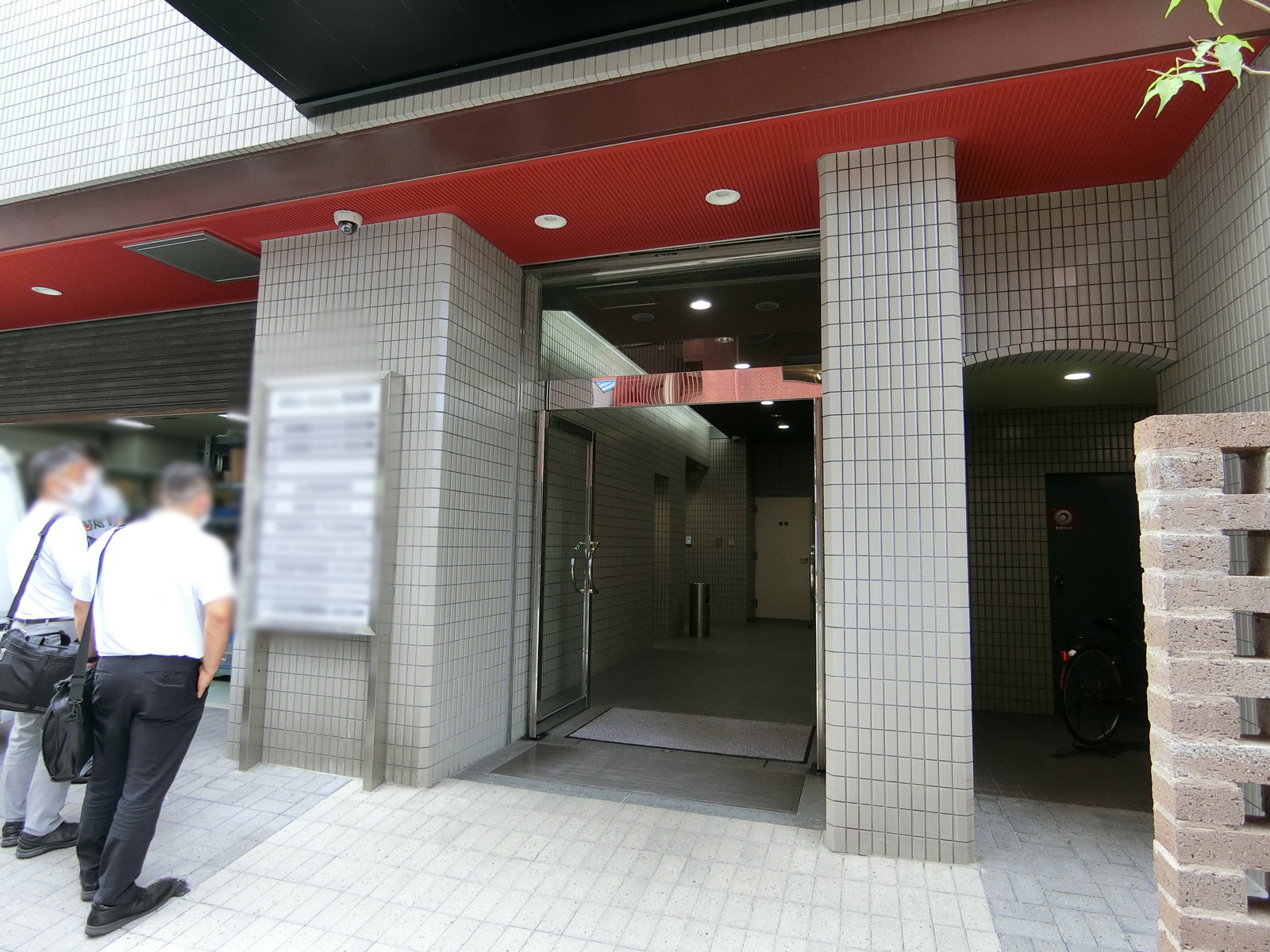 オフィスビル出入り口