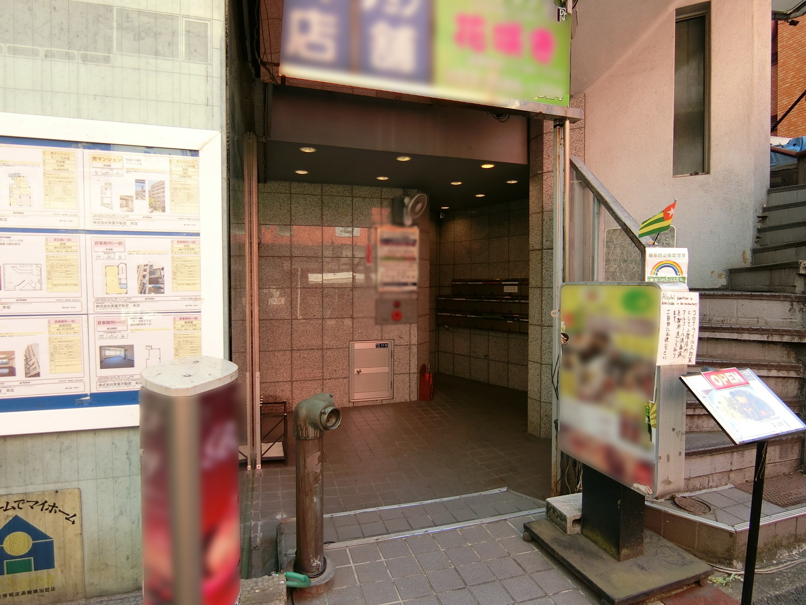 オフィスビル出入口