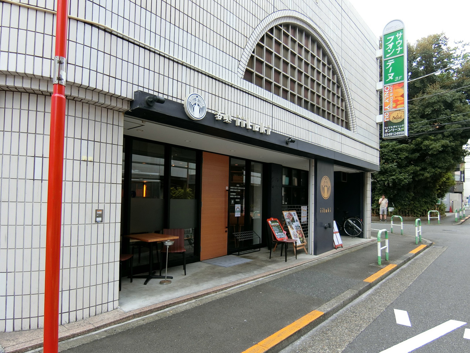 1階飲食店の様子