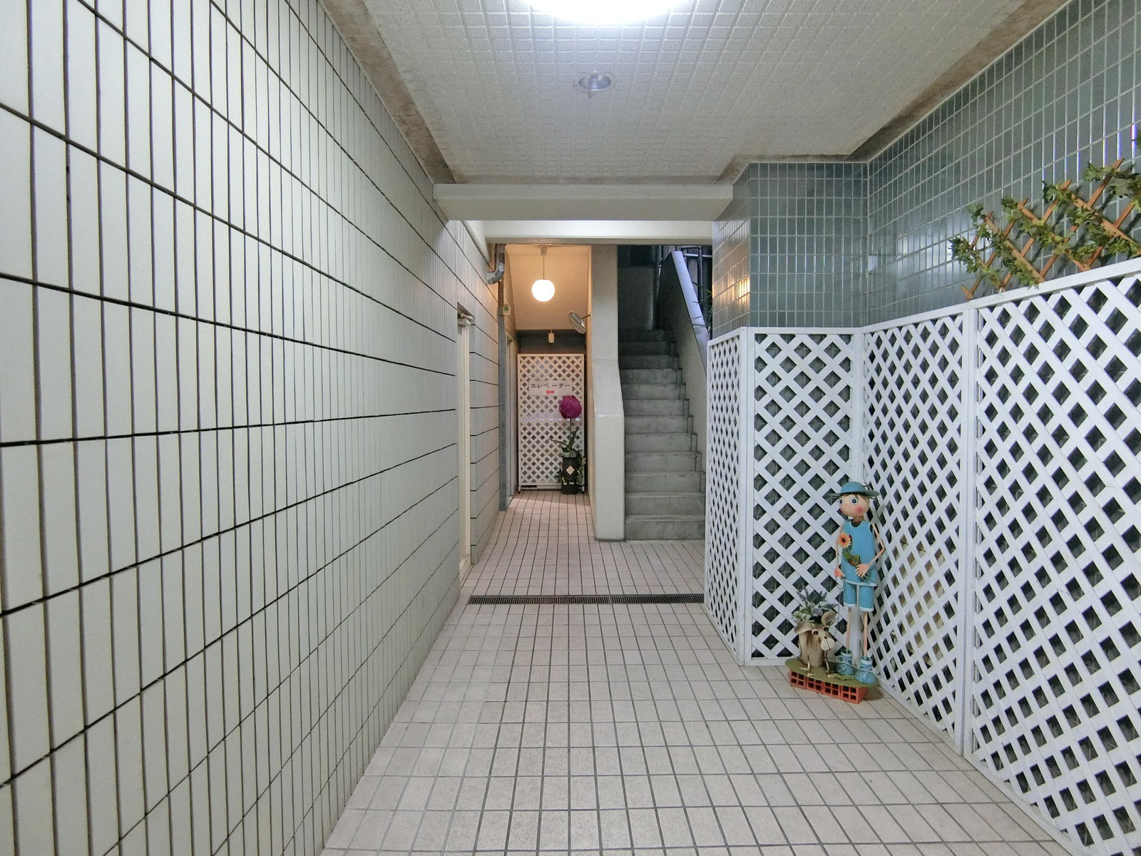 エレベーター前