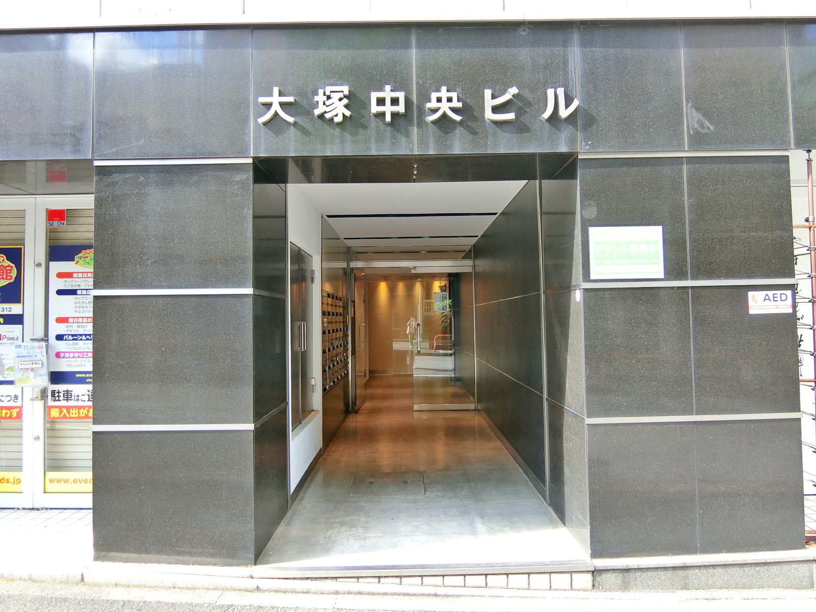 オフィスビル出入口