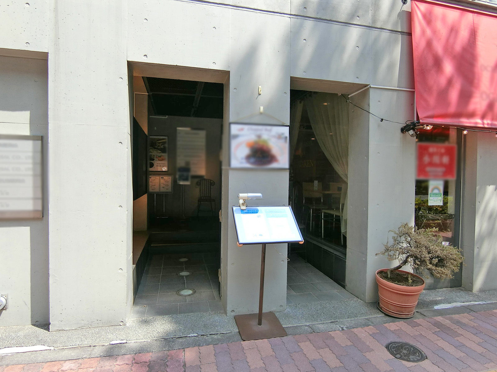 オフィスビル出入り口