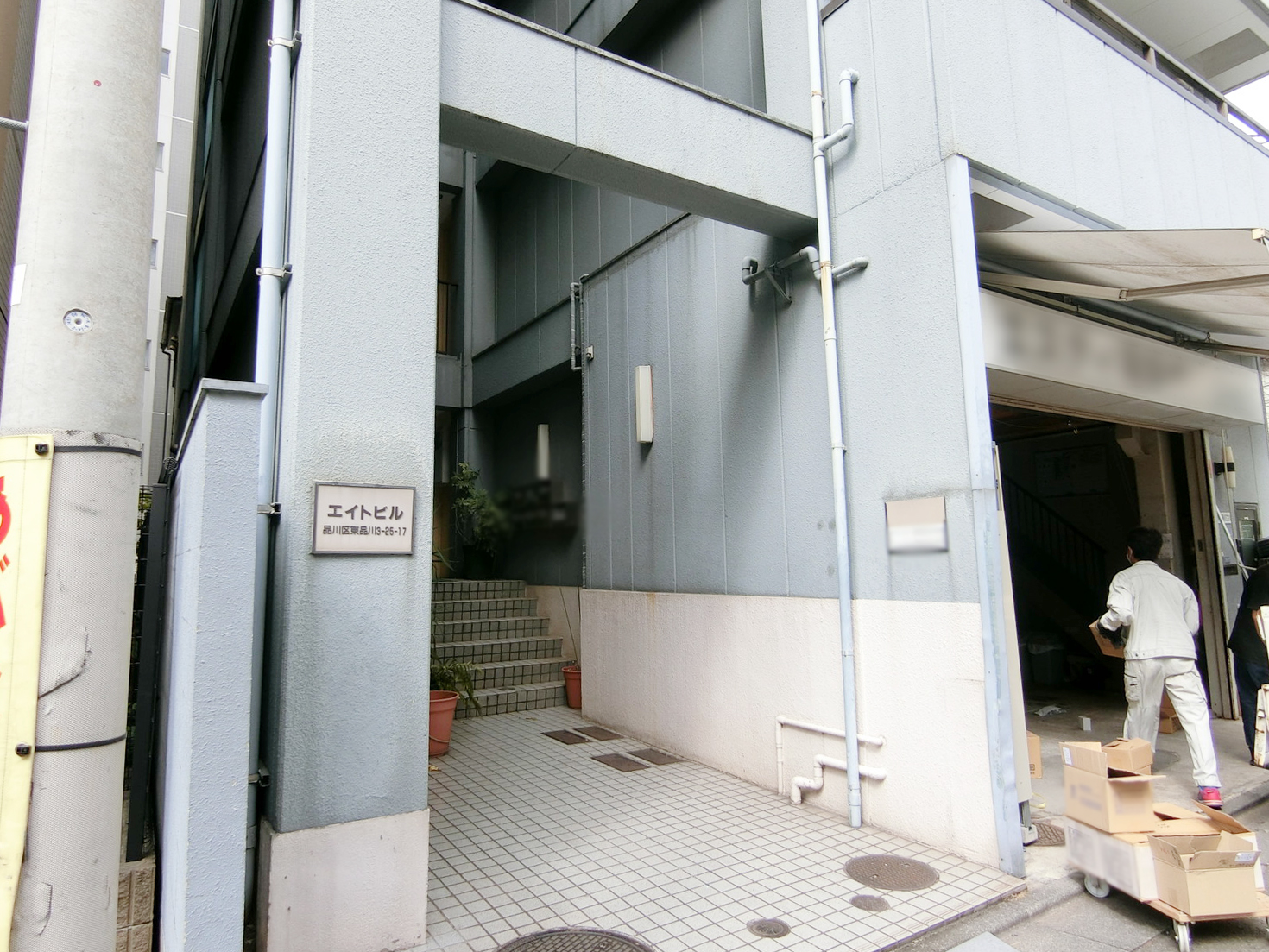 オフィスビル出入口