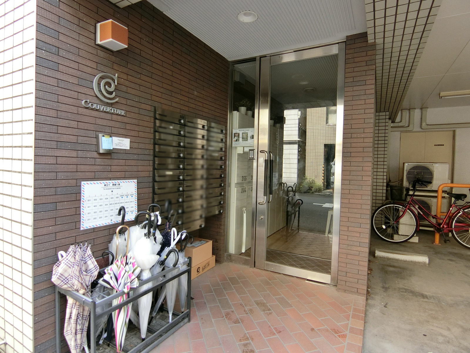 オフィスビル出入口