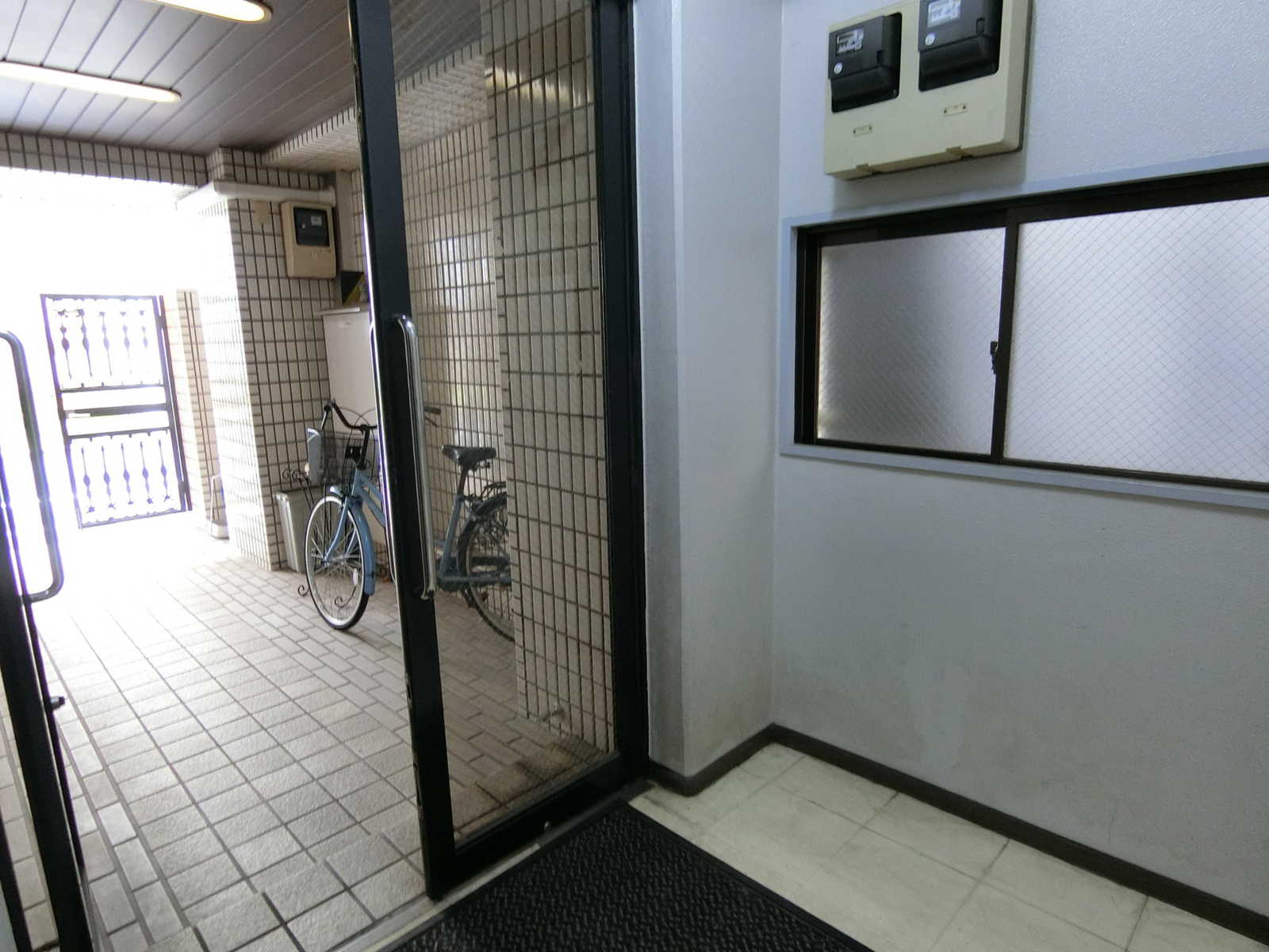 エントランス内部