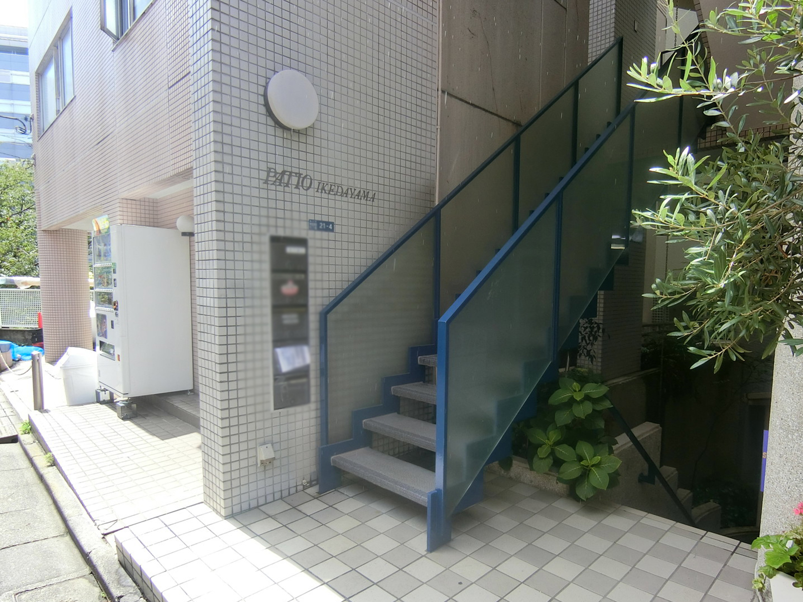 オフィスビル出入口