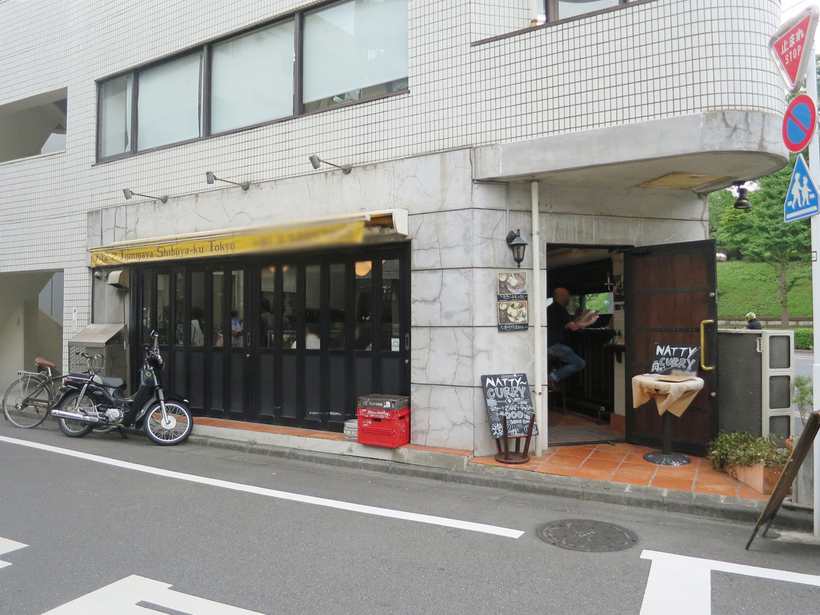 1階：テナントの様子
