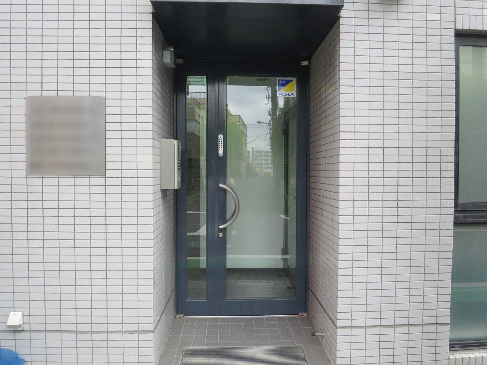 オフィスビル出入口