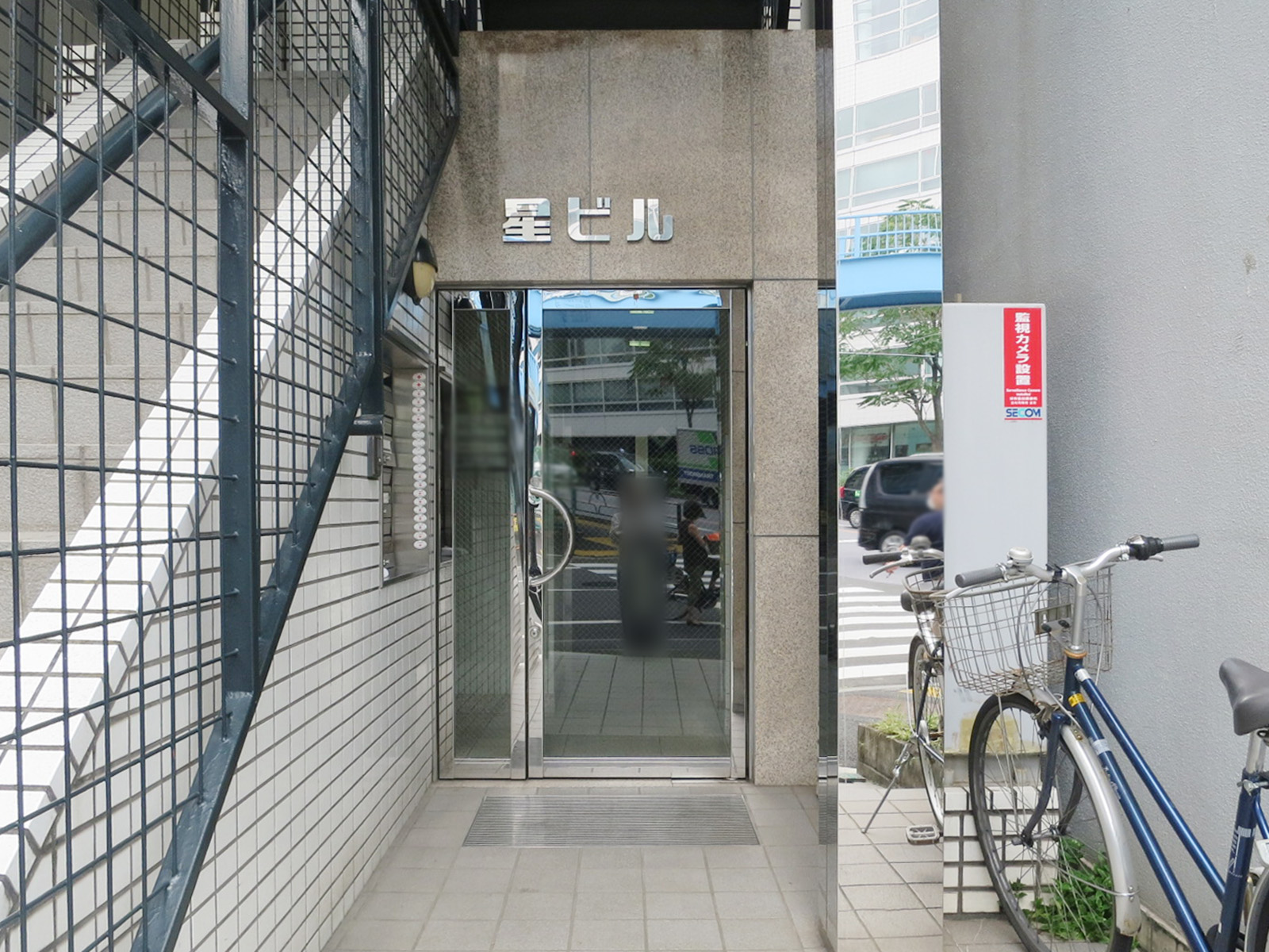 オフィスビル出入口
