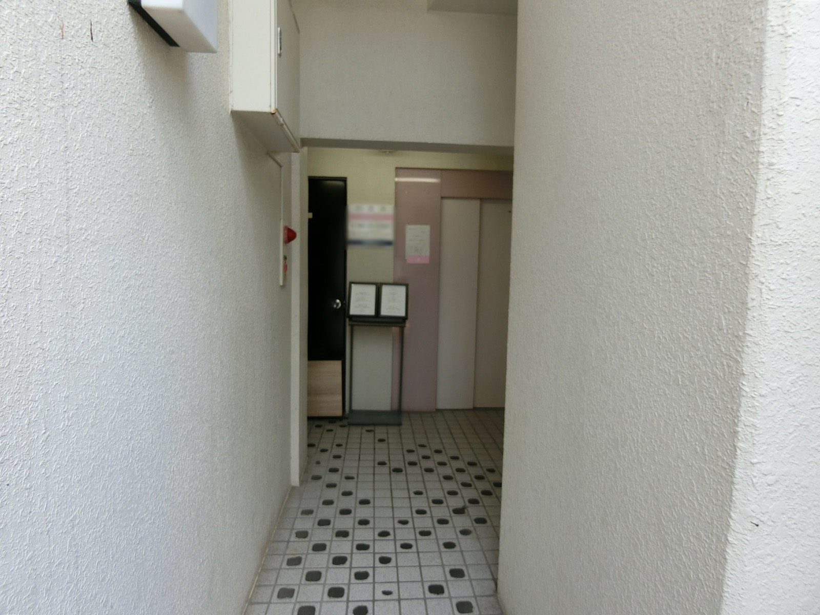 オフィスビル出入り口