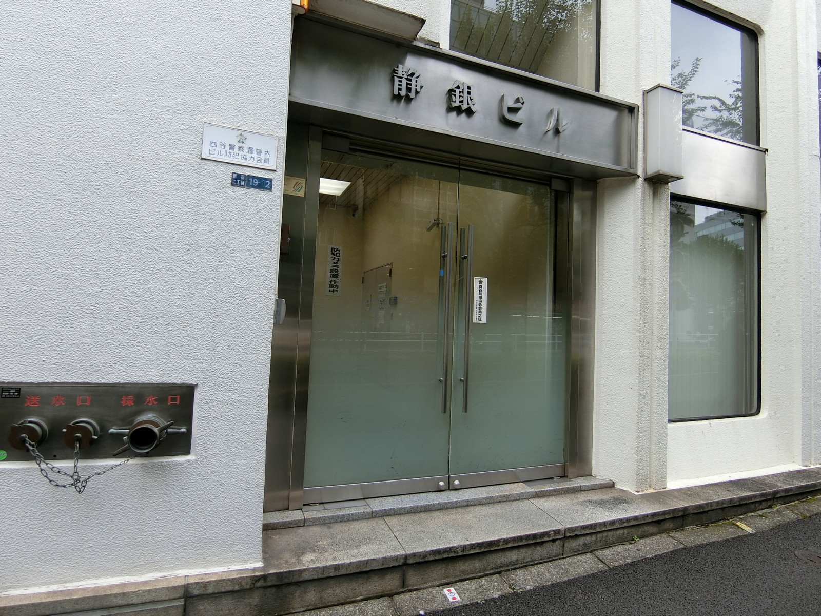 オフィスビル出入口