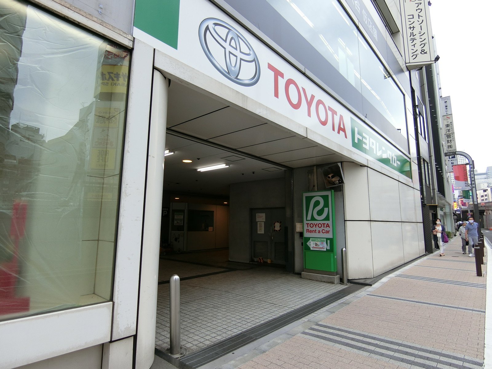 1階のトヨタレンタカー