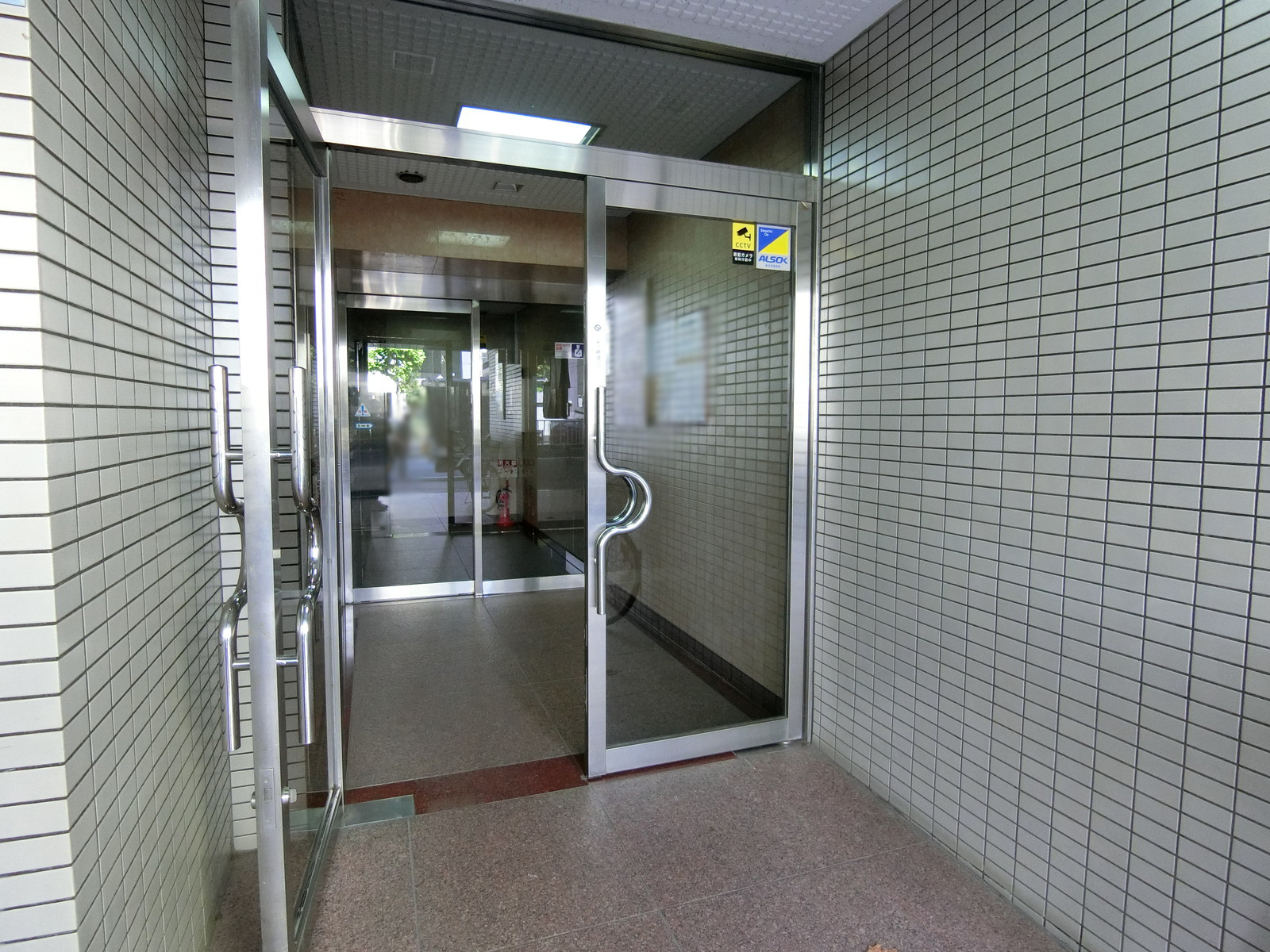 オフィスビル出入口