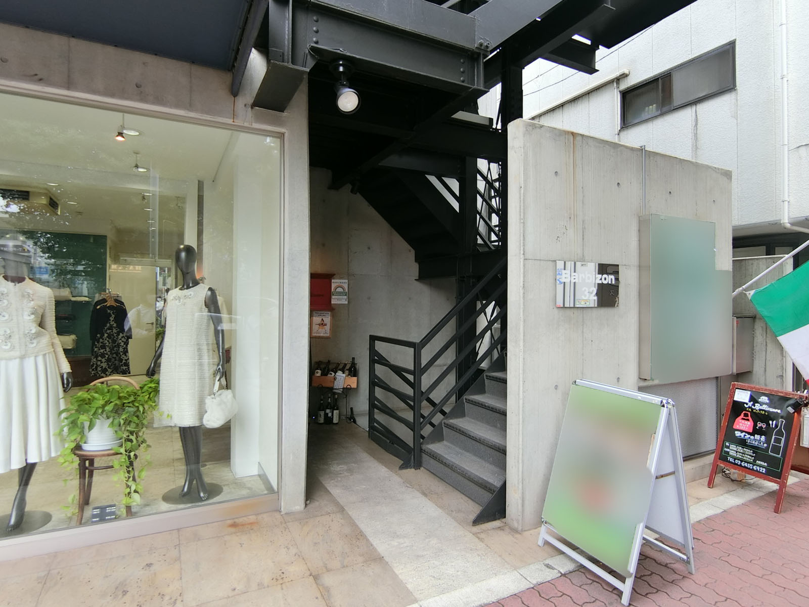 オフィスビル出入口