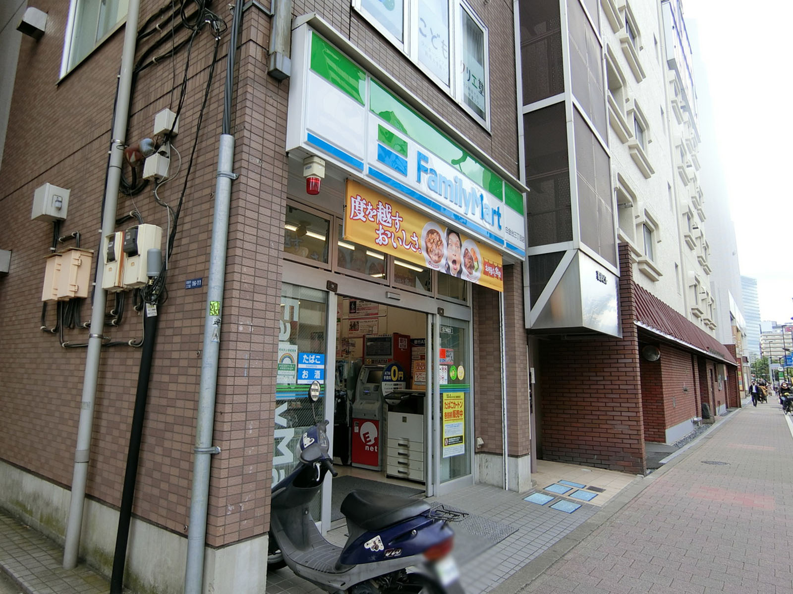 1階のファミリーマート