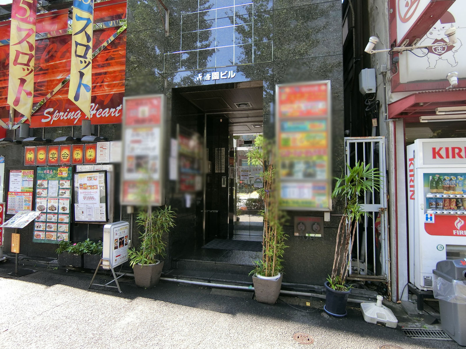 オフィスビル出入口