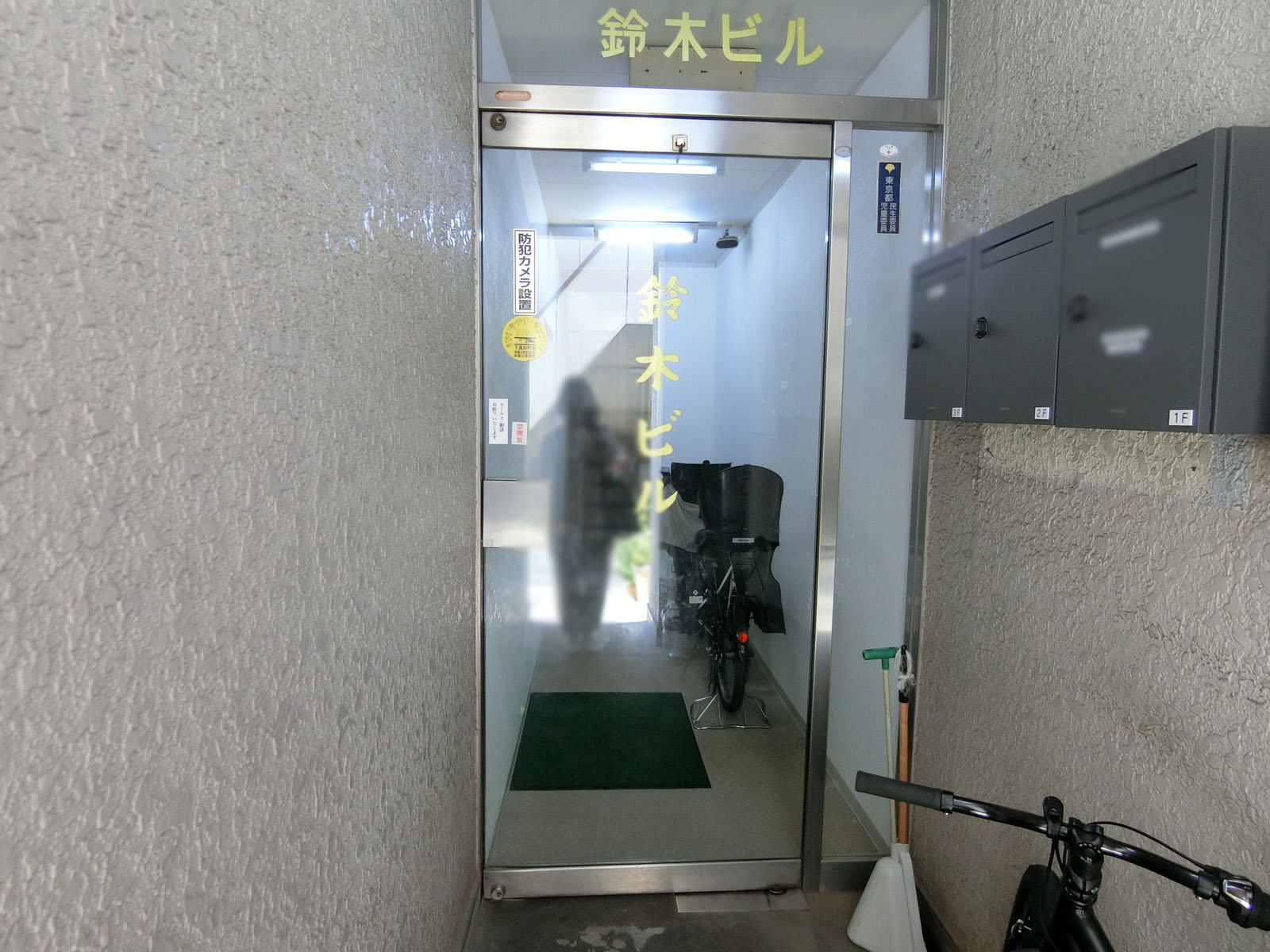 オフィスビル出入口