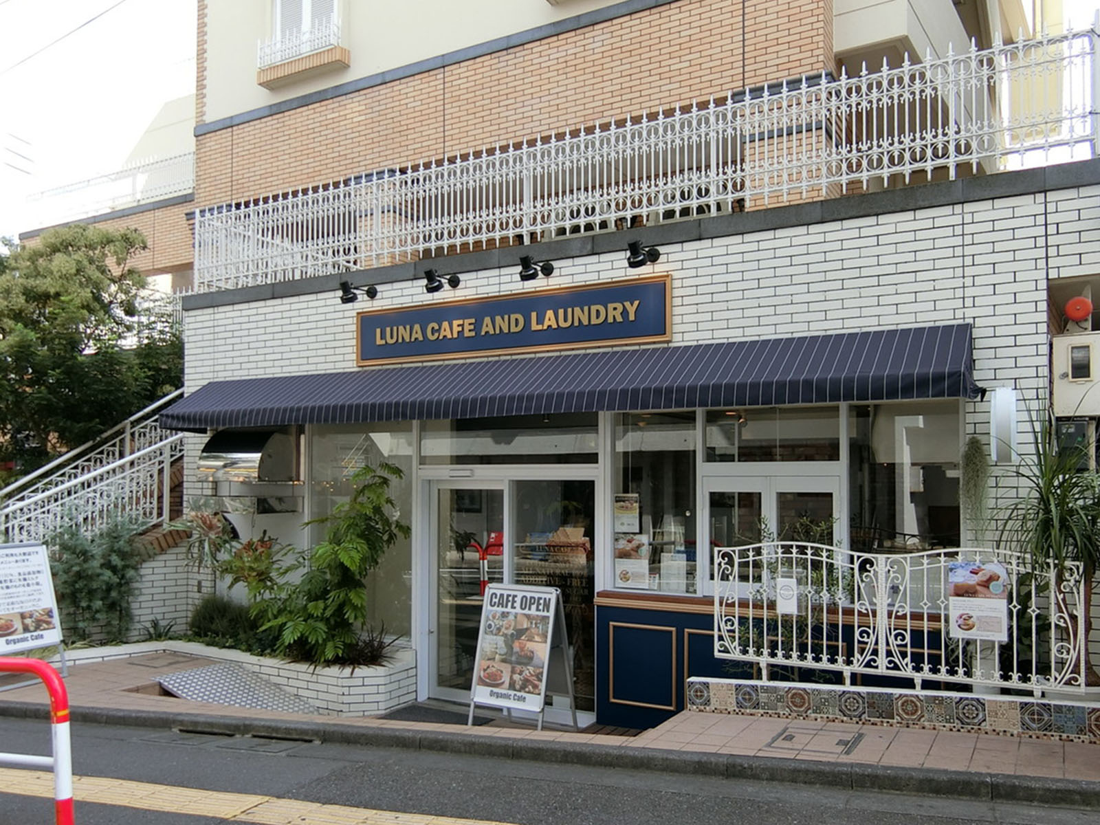 1階飲食店の様子