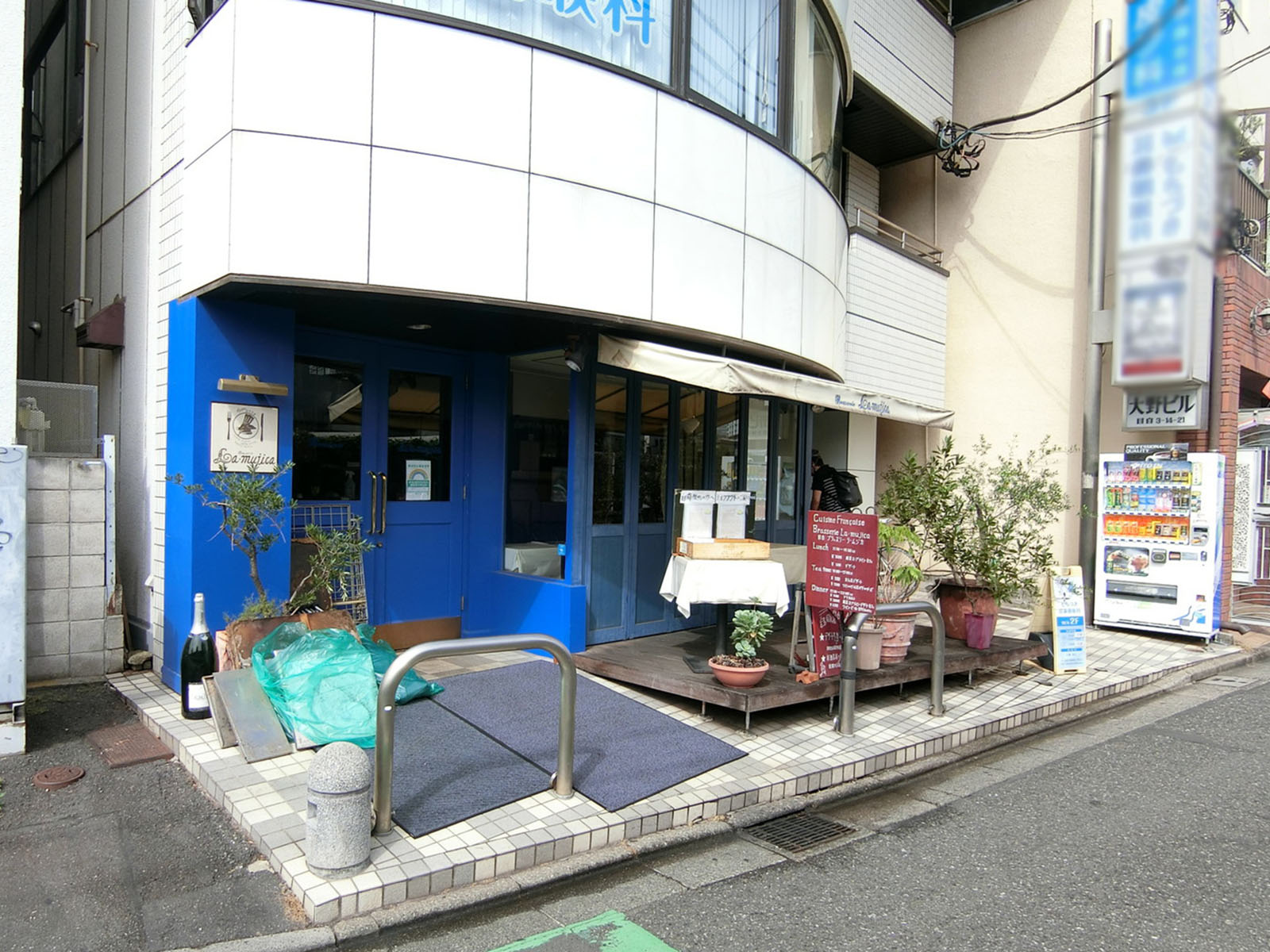 1階テナントの様子