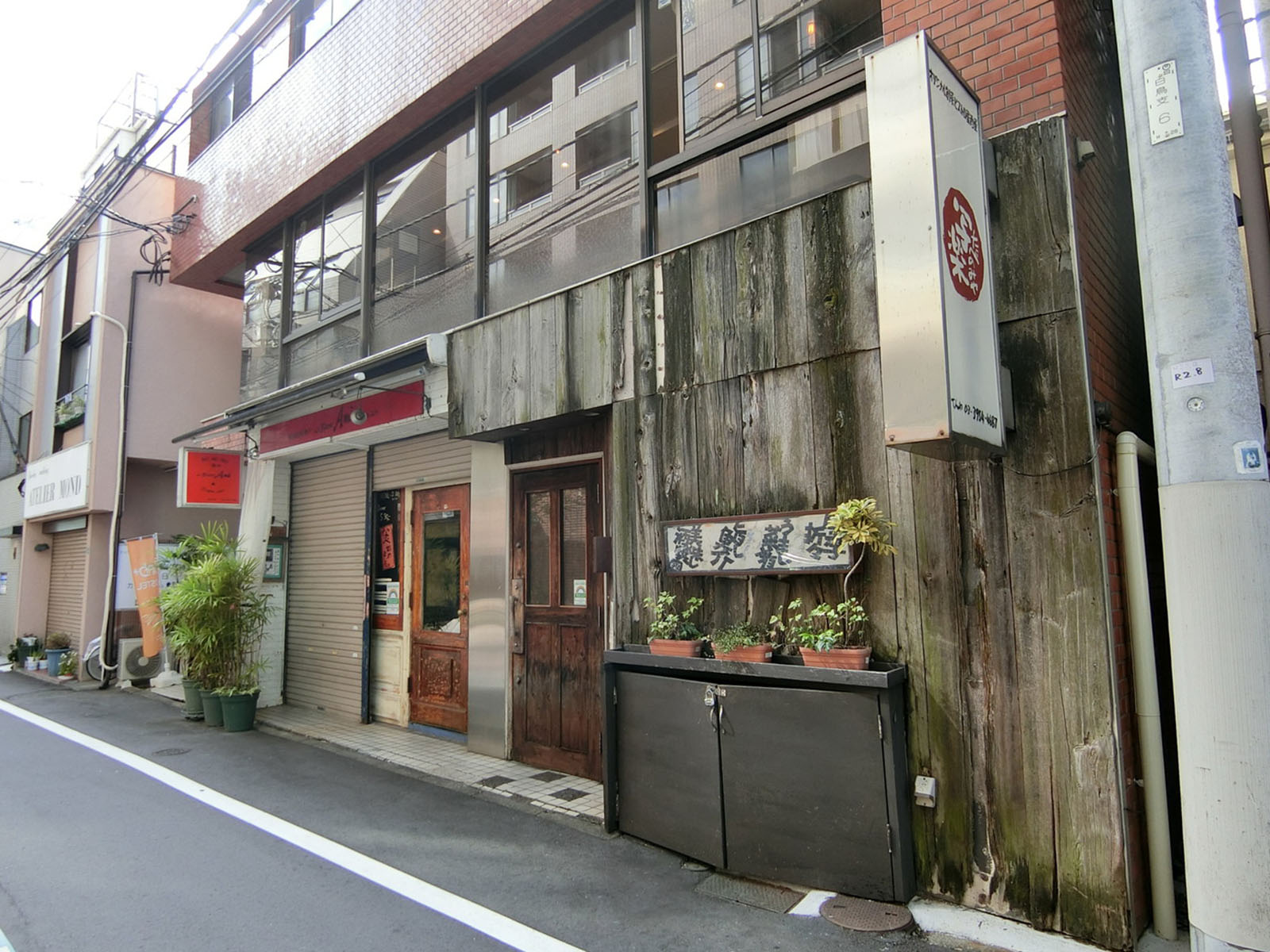1階飲食店の様子