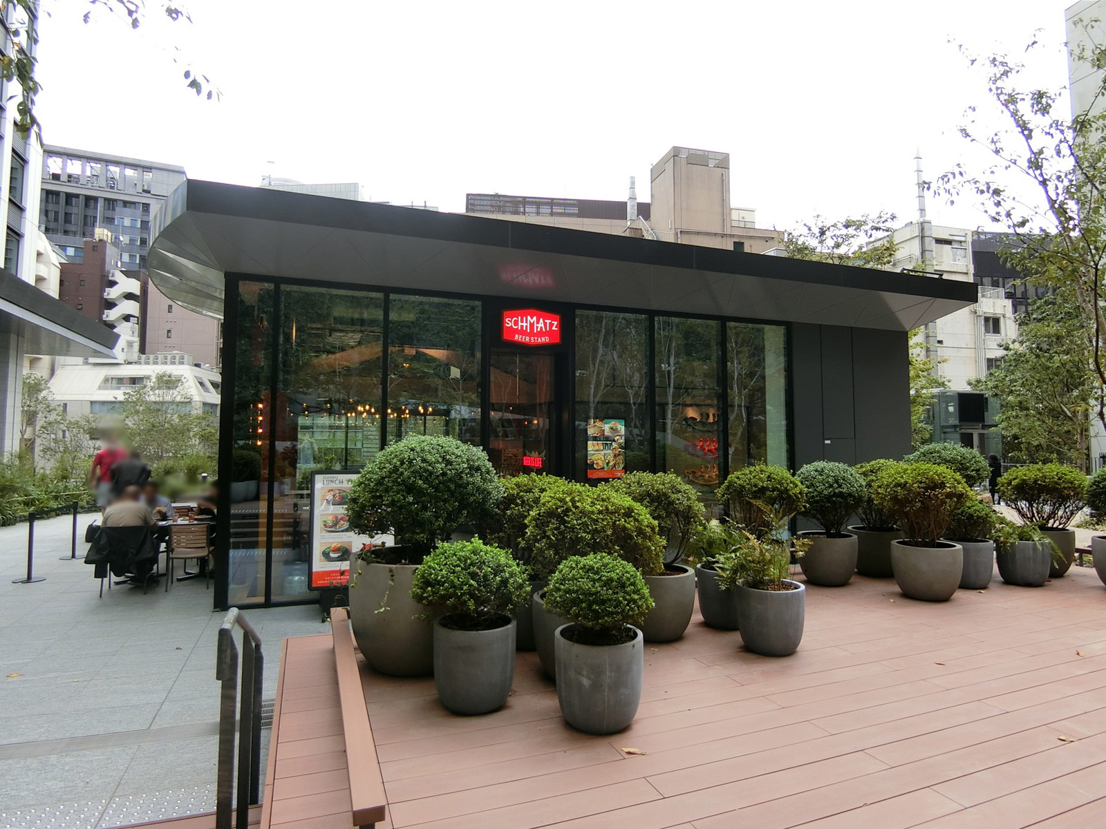敷地内の飲食店