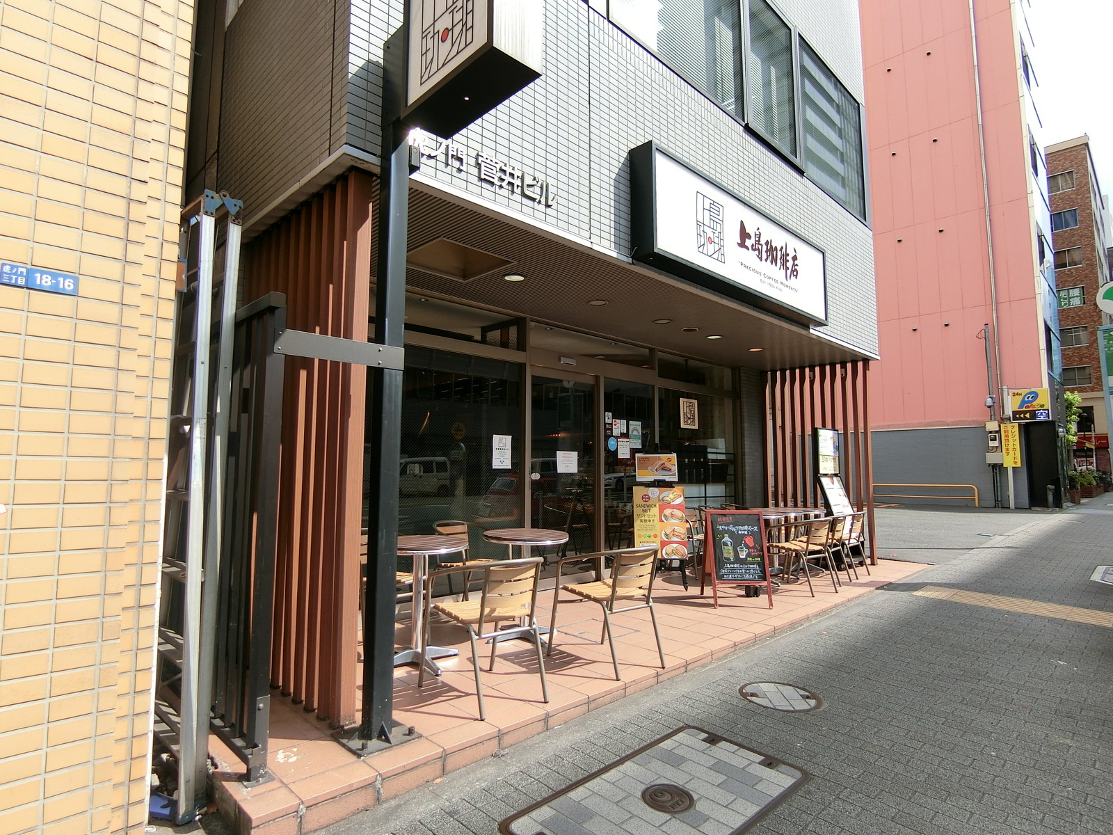 1階のカフェ