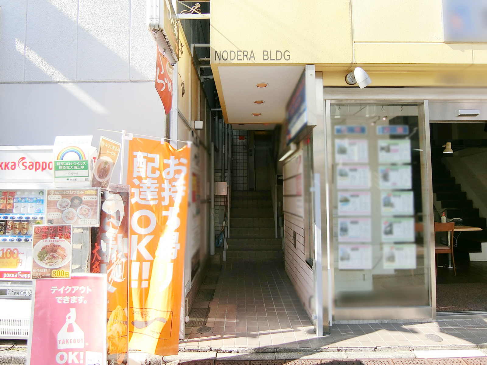 オフィスビル出入り口