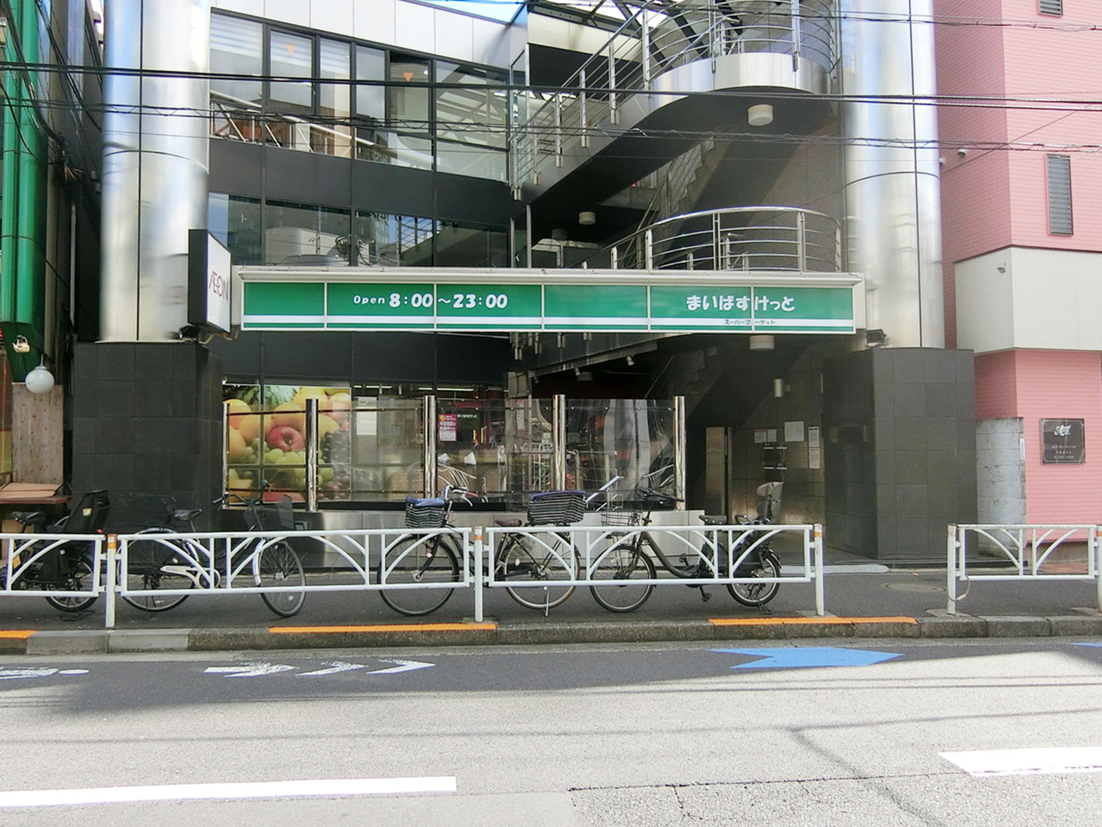 1階のまいばすけっと神宮前2丁目商店街