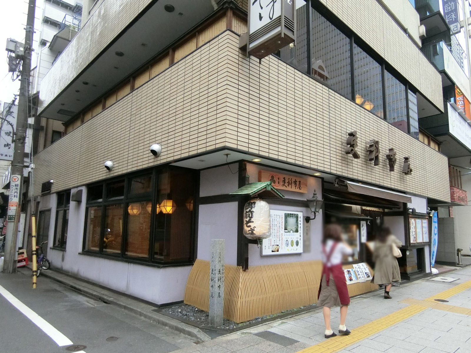 1階飲食店の様子
