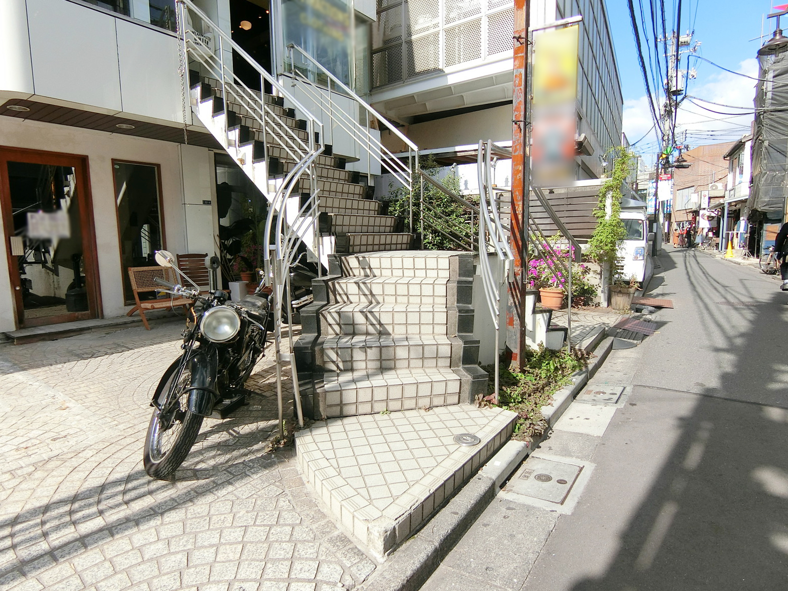 オフィスビル出入り口