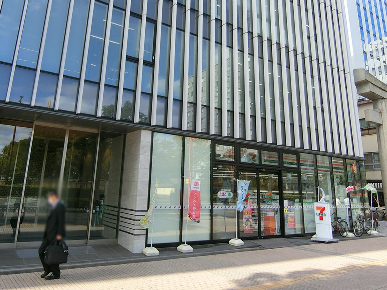 1階のセブンイレブン 博多冷泉町店