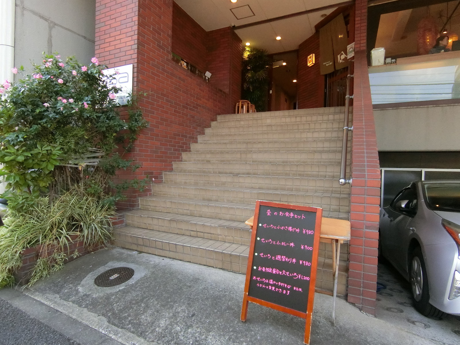 オフィスビル出入口