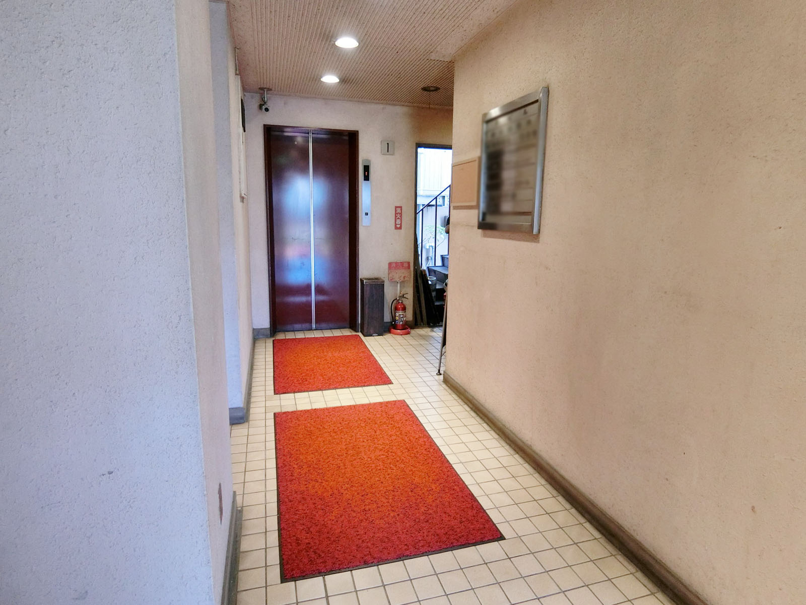エントランス内部