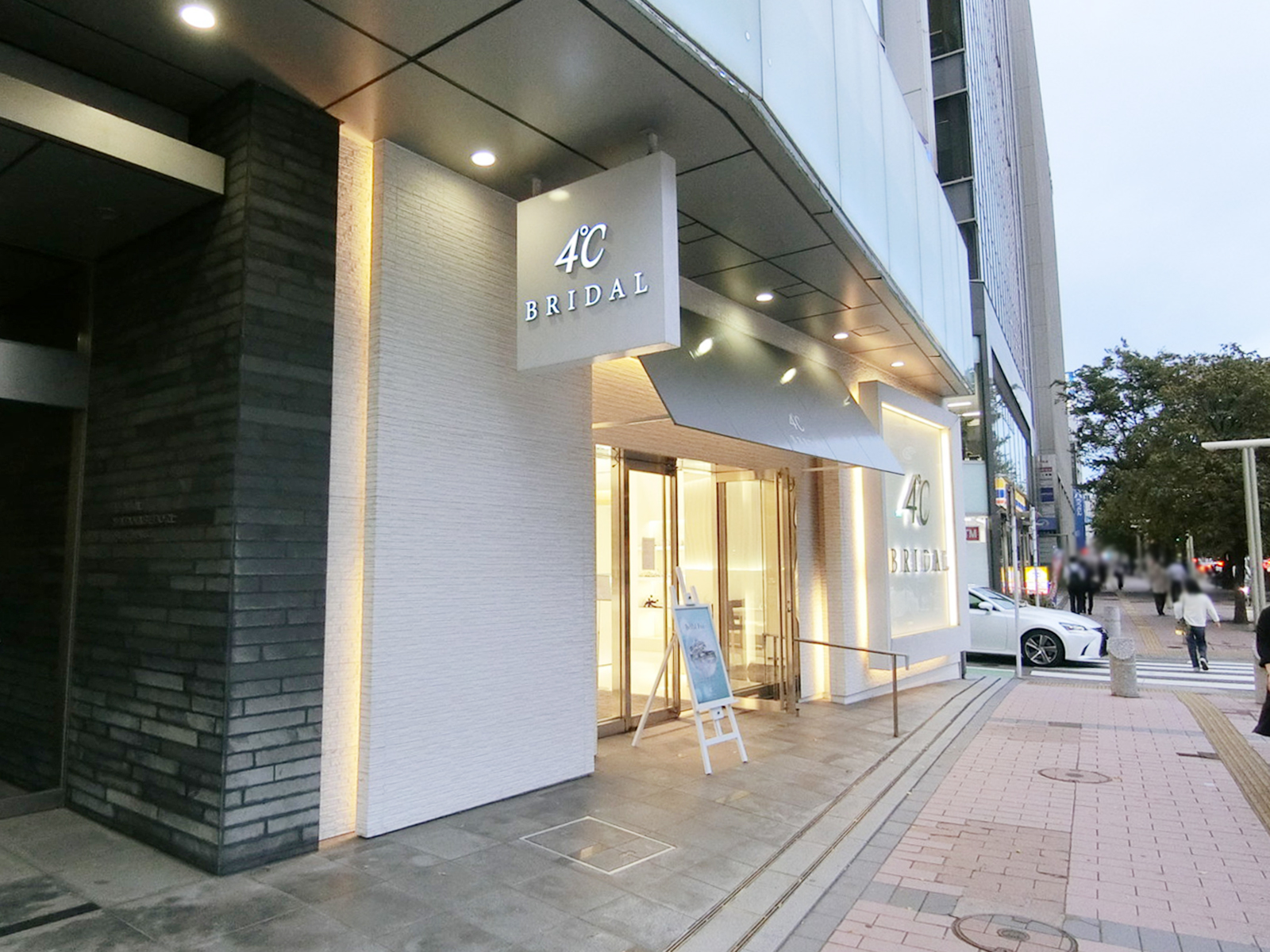 1階：４℃ブライダル 福岡店
