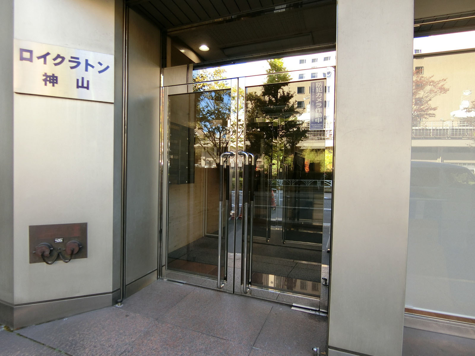 オフィスビル出入口