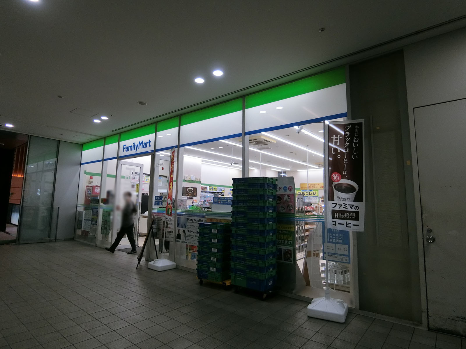 1階のファミリーマート 豊洲キャナルフロント店