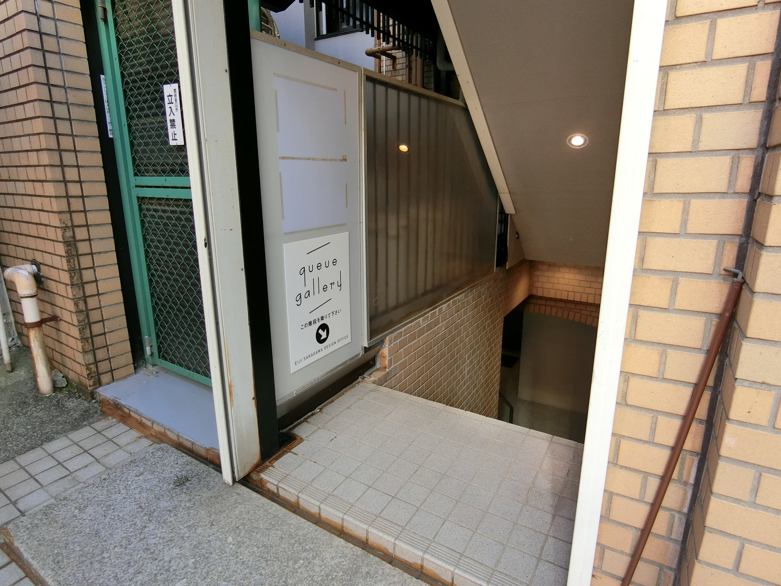 地下のテナントの様子