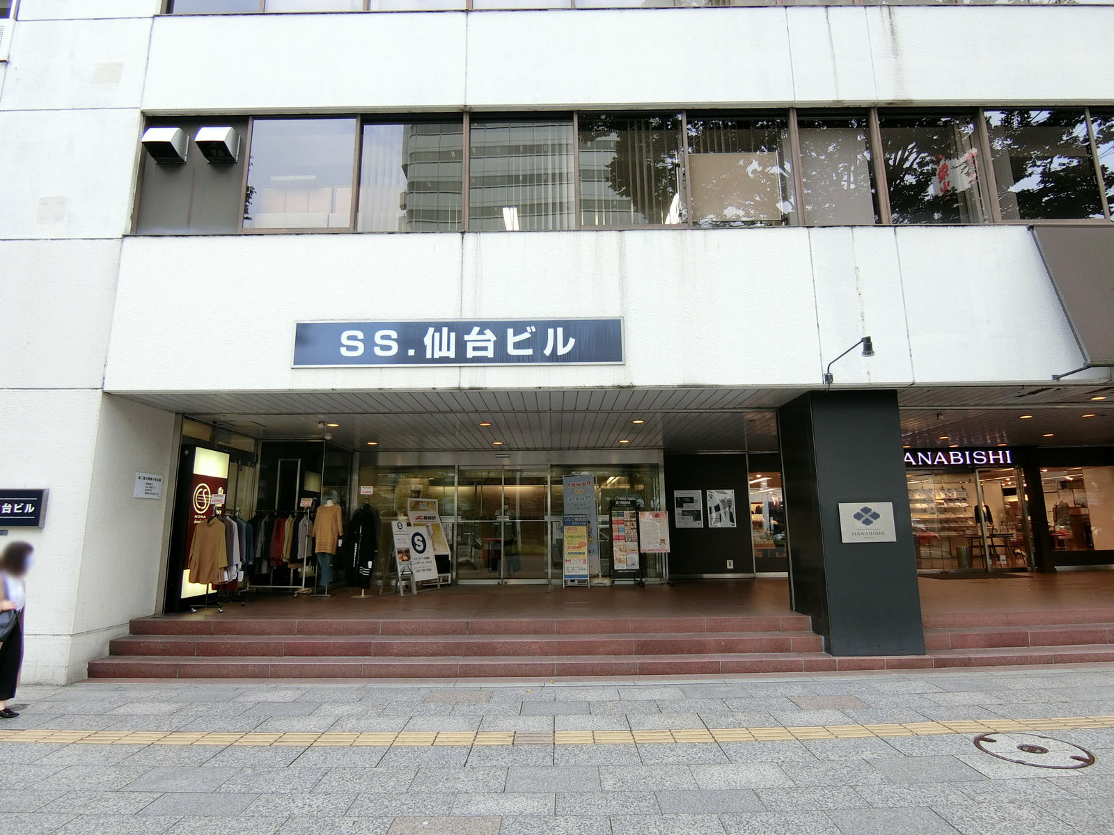 オフィスビル出入口