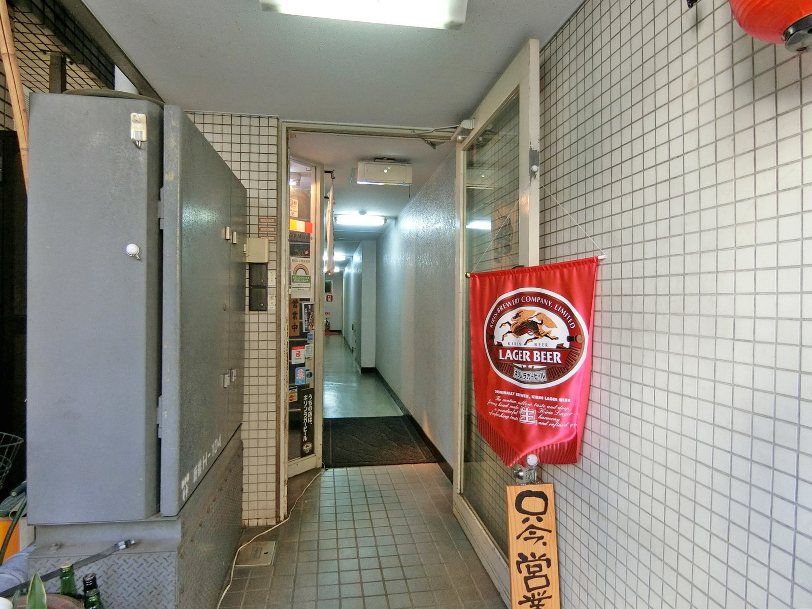 オフィスビル出入り口