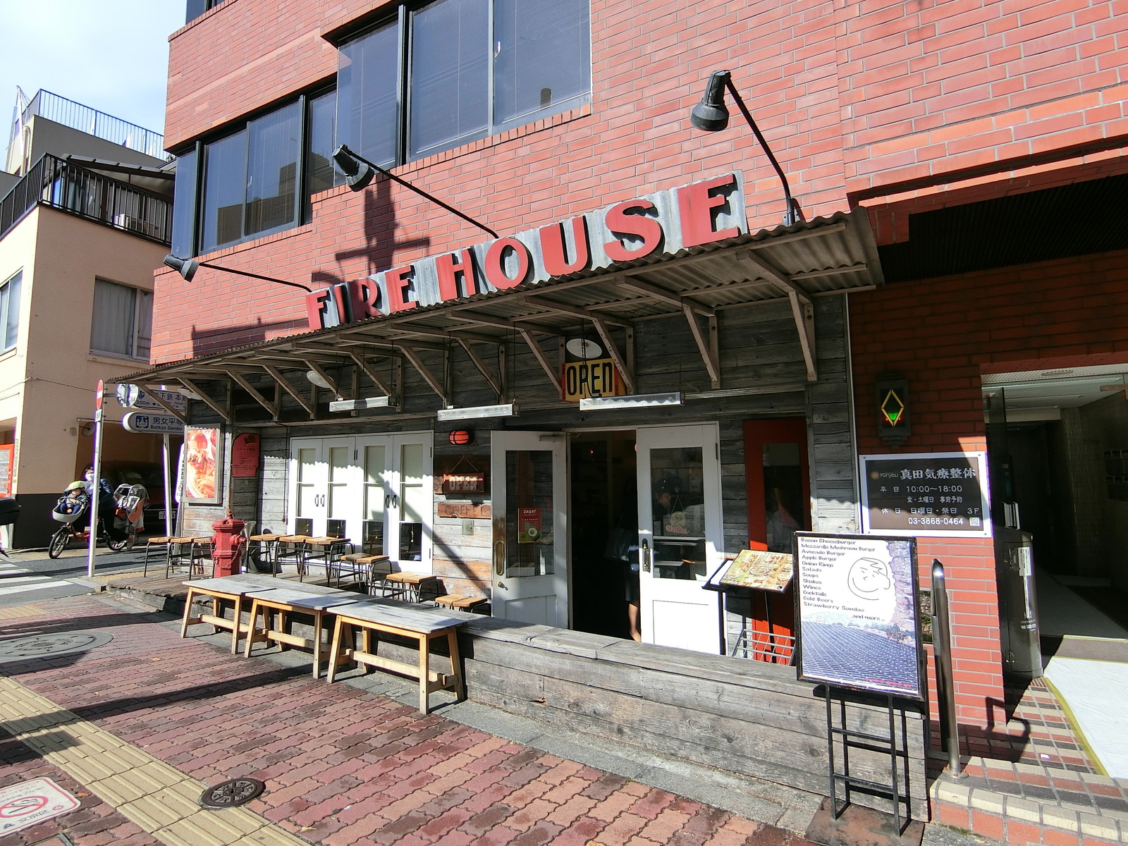 1階飲食店の様子